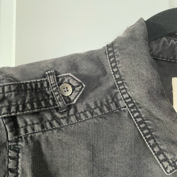 American Eagle Grey Chambray Button Up - Picture 2 of 6